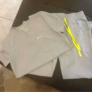 Figs Silver Arrows Kade- Petite Cargo pant/Catrina- One Pocket Extremes top